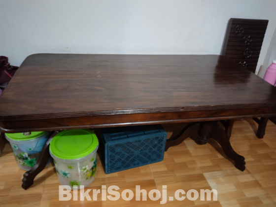 ডাইনিং টেবিল ও চেয়ার